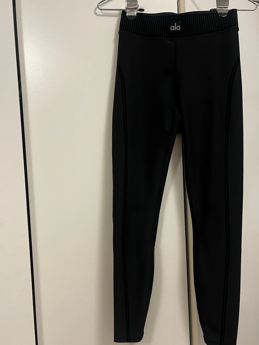 ALO Yoga Airlift High-Waist 7/8 Line Up Legging - black
